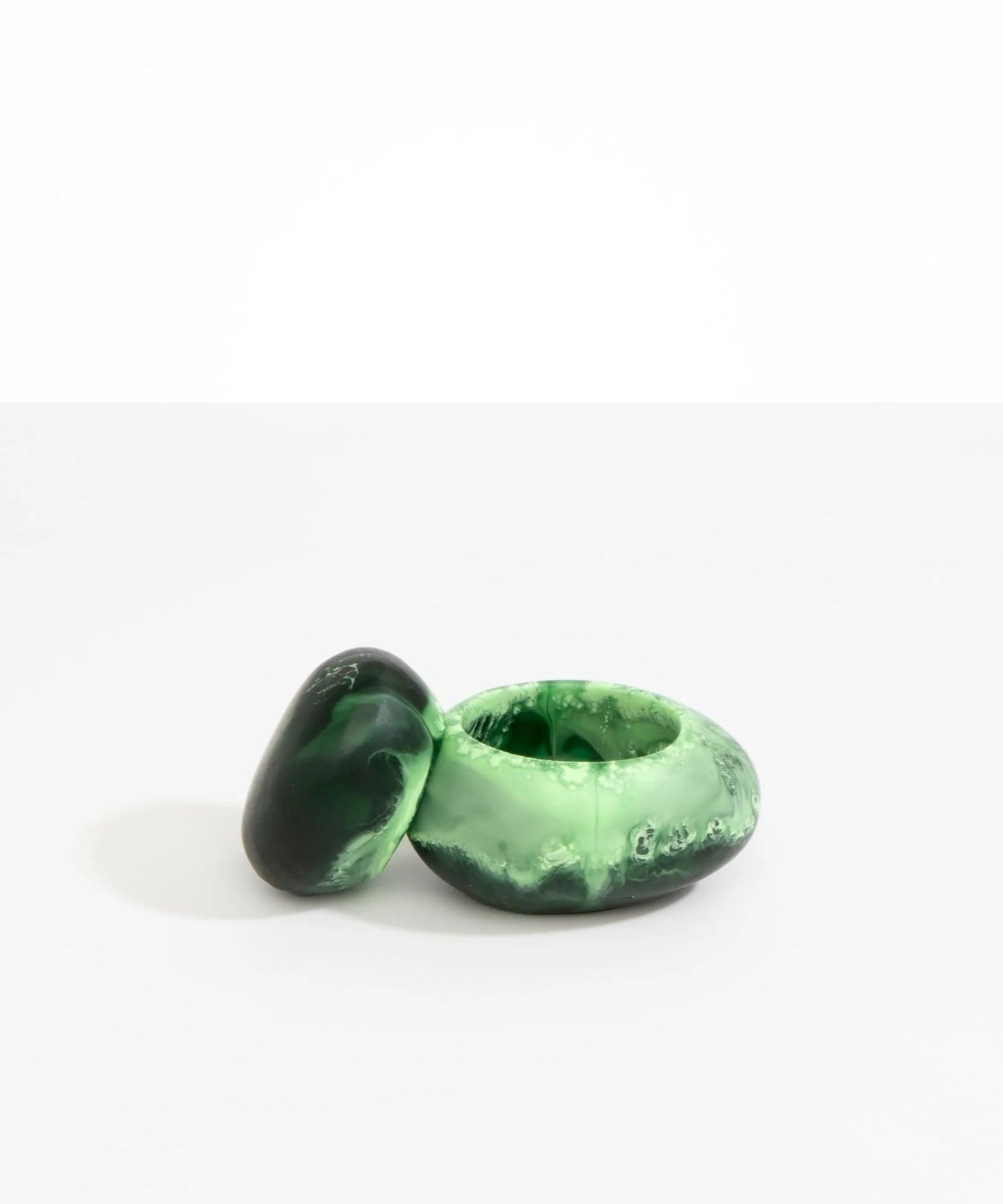 Medium Resin Pebble Jar | Moss